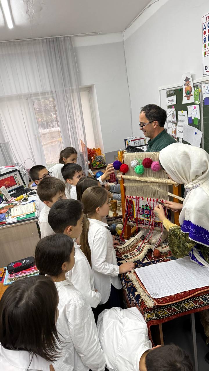 Школы Махачкалы и Каспийска погрузились в атмосферу народных промыслов Дагестана